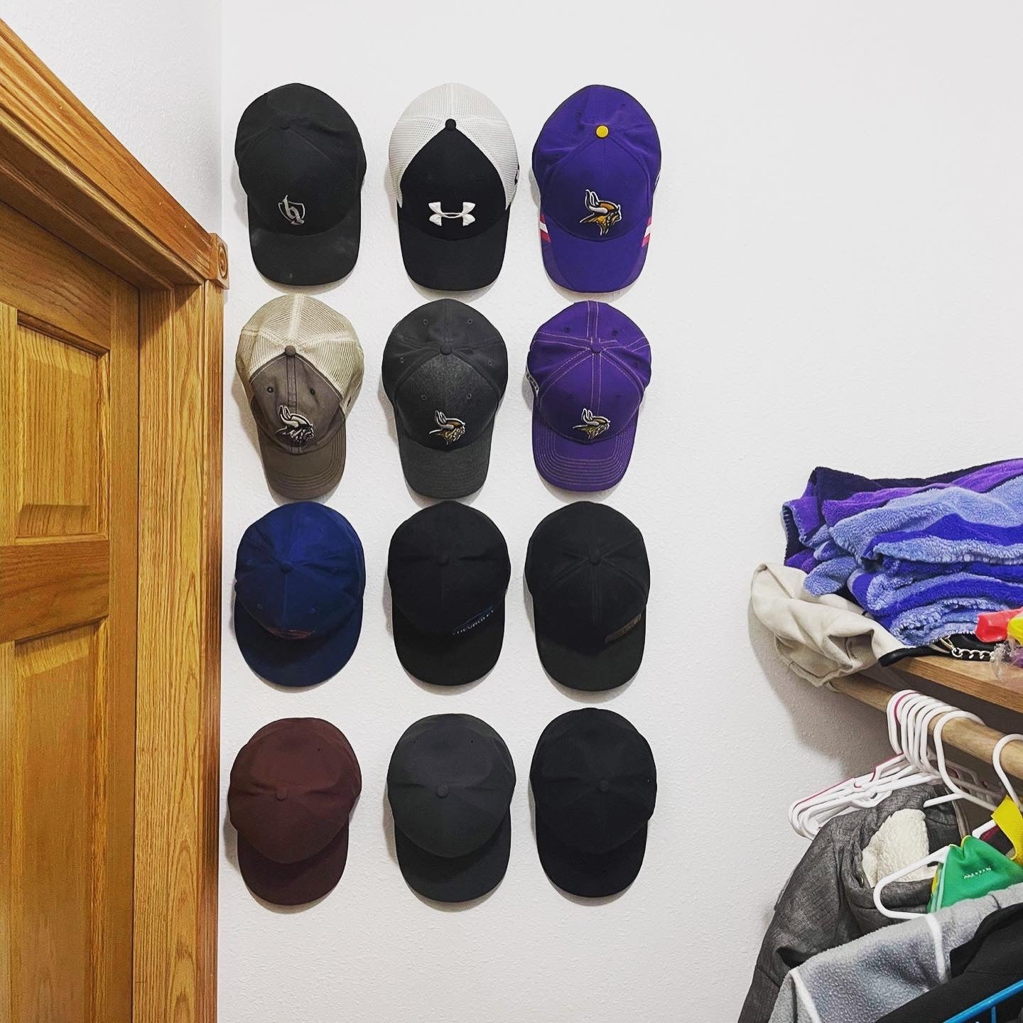 Hat-Hanger (10 Pack) - White Winter
